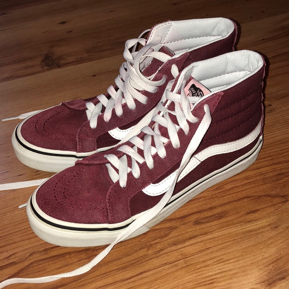 Women’s maroon high top vans
